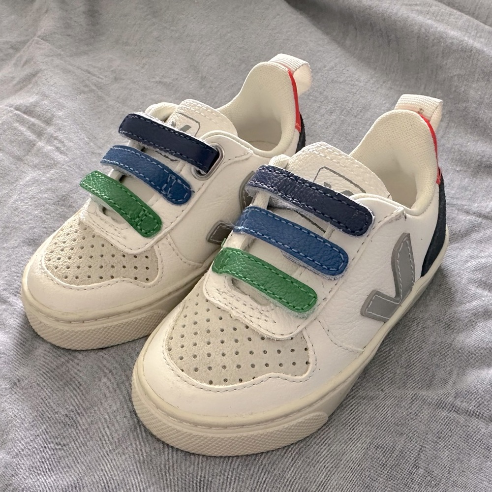 Veja V-10 Velcro size EUR 23/ Toddler 7